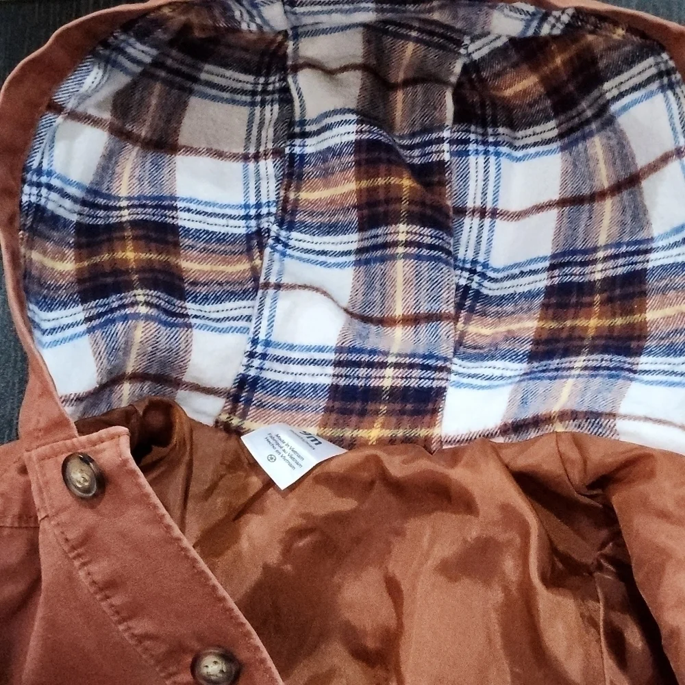 Carter's Hooded Jacket With Button Up Closure Size 9 mos